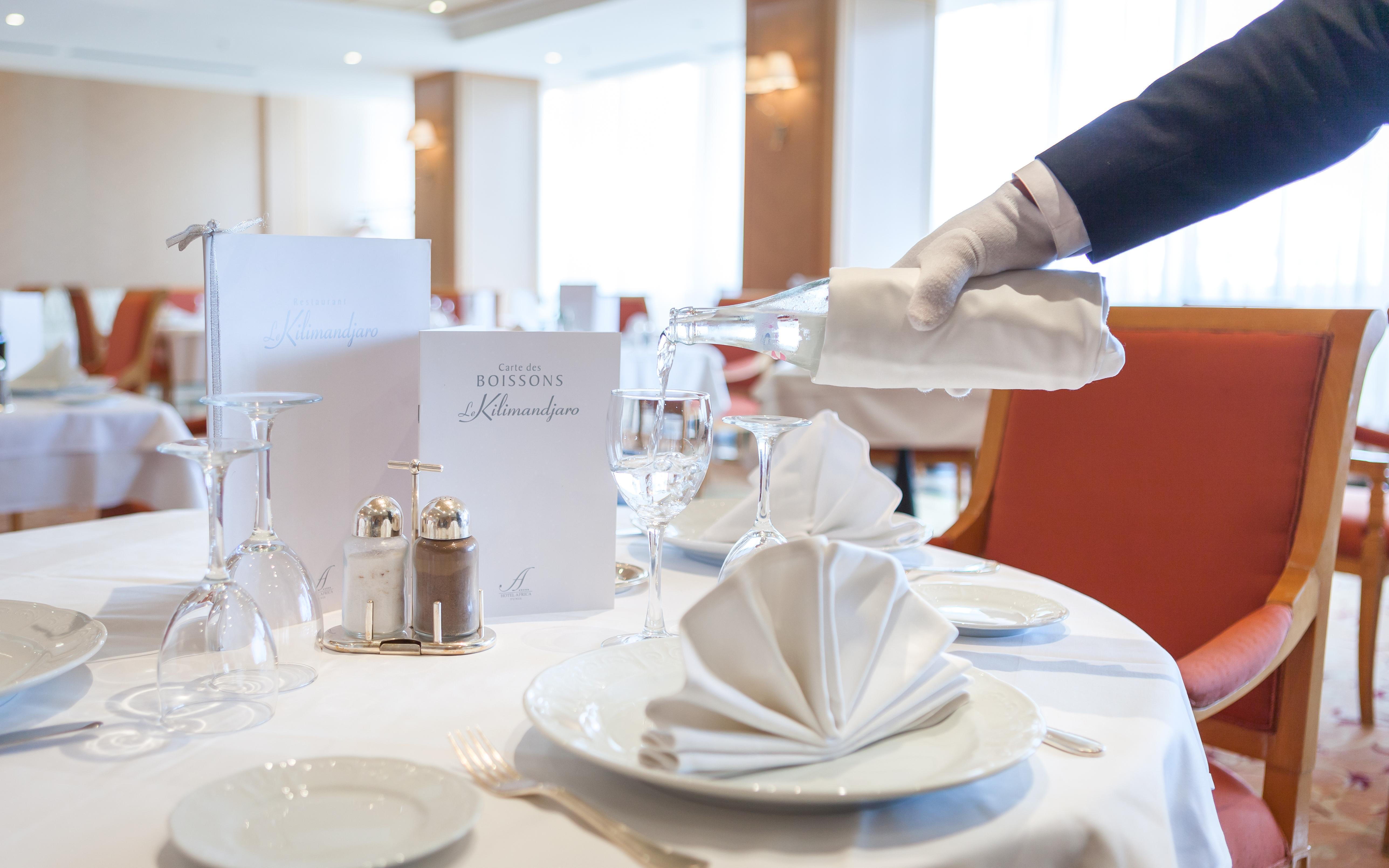 El Mouradi Hotel Africa Tunis Exterior photo A restaurant in a cruise ship